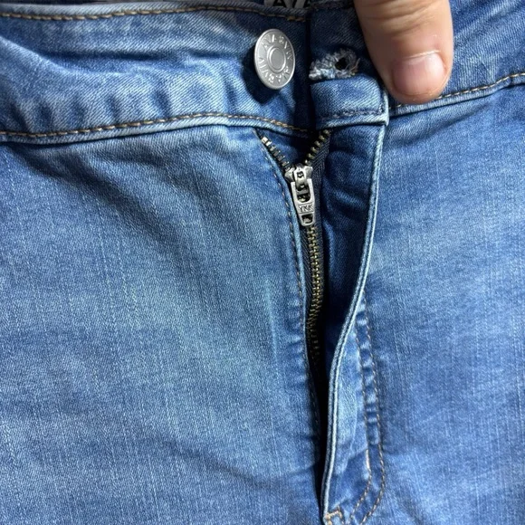 Ava & VV High Rise Skinny Jeans Medium Wash Distressed Blue Denim Size 20 #774 - Picture 5 of 8